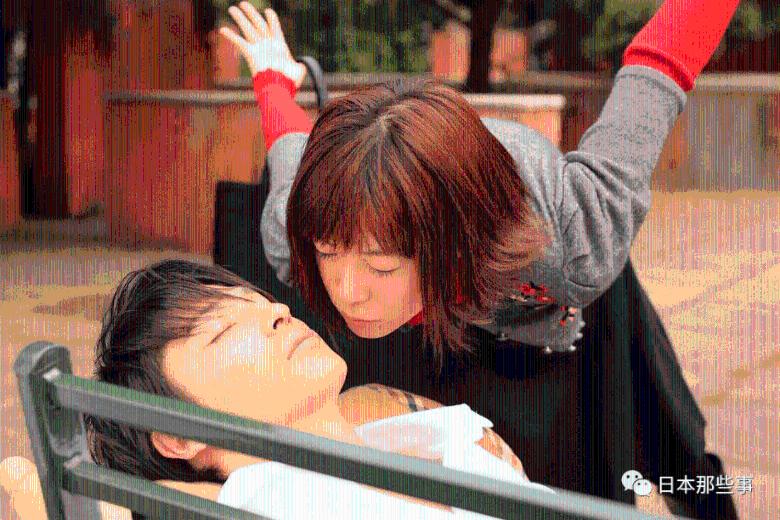 女子称儿子18岁结婚,自己37岁当婆婆引质疑,村委会:有办婚酒